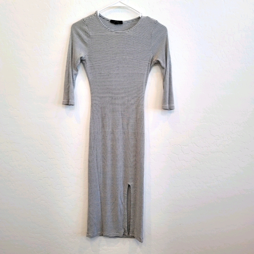 Iris Los Angeles 3/4 Sleeve Ribbed Midi Dress M